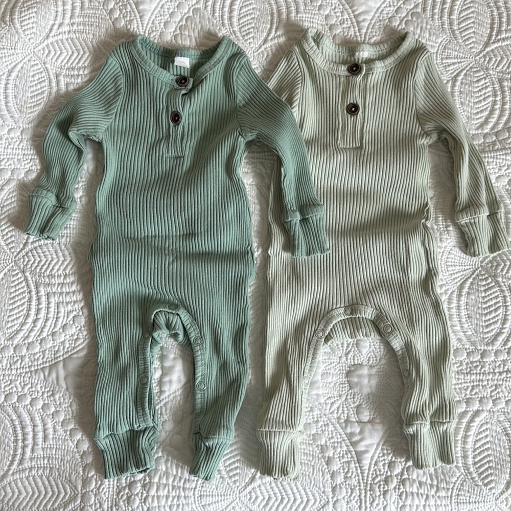 Two piece bundle body suits 0-3 months